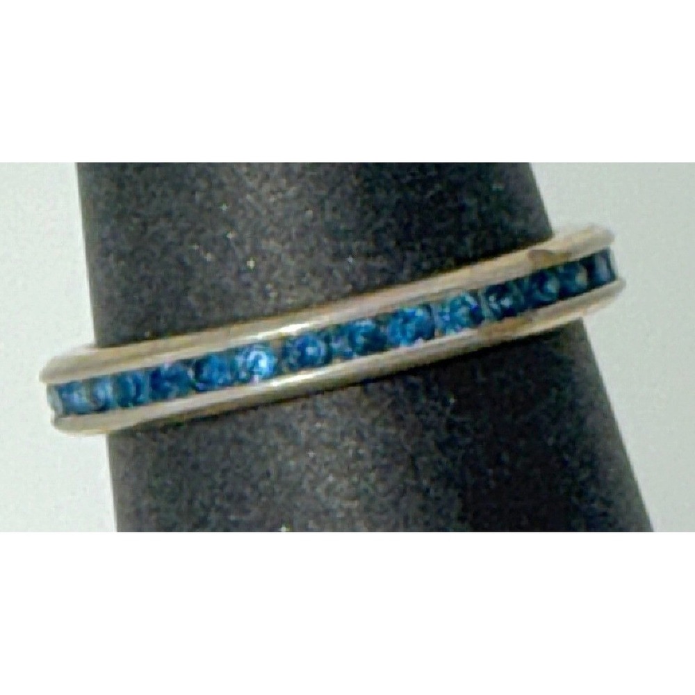 Blue Rhinestone Ring Gold Tone Simple‎ Band Size 7.75 Stackable Sparkle